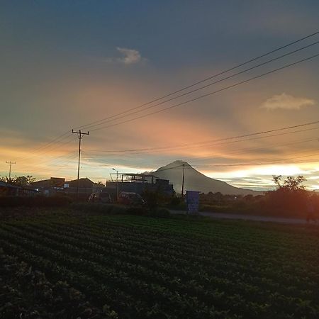 Vulkaan Homestay Berastagi Buitenkant foto
