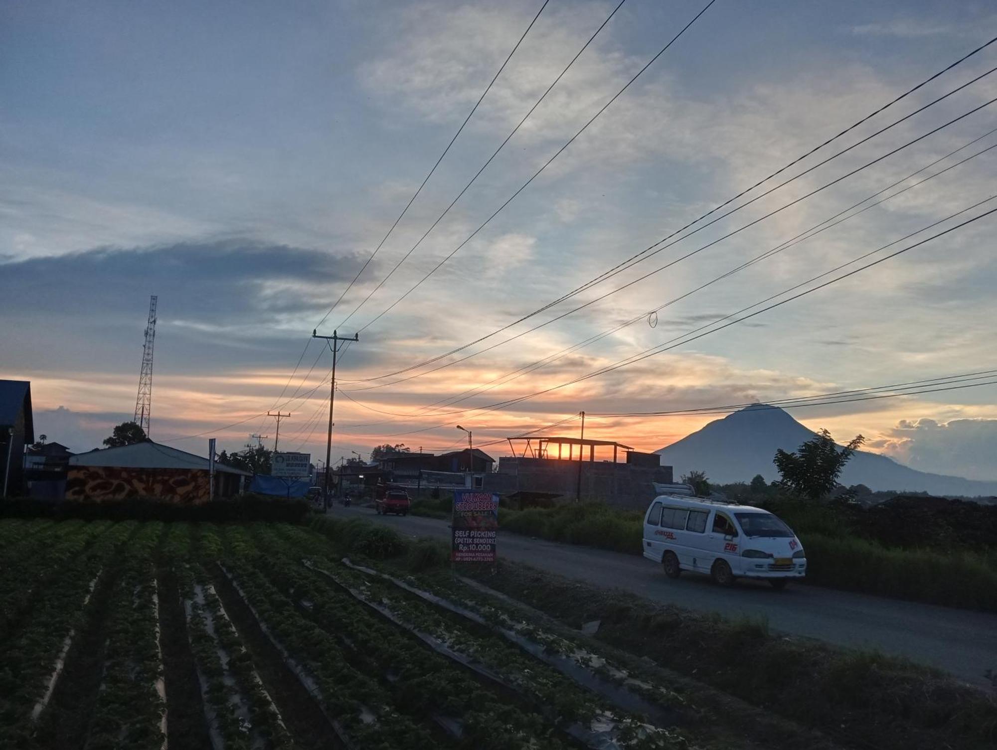 Vulkaan Homestay Berastagi Buitenkant foto