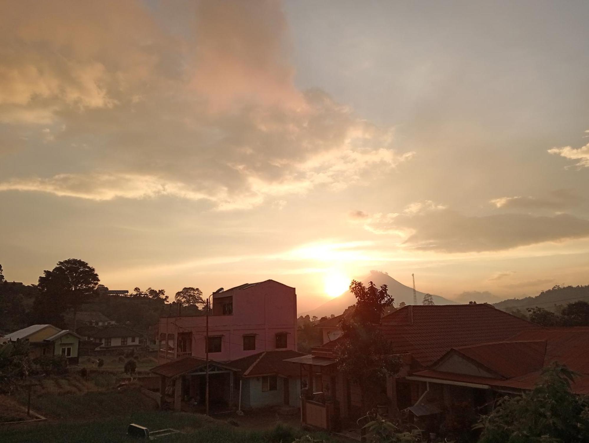 Vulkaan Homestay Berastagi Buitenkant foto