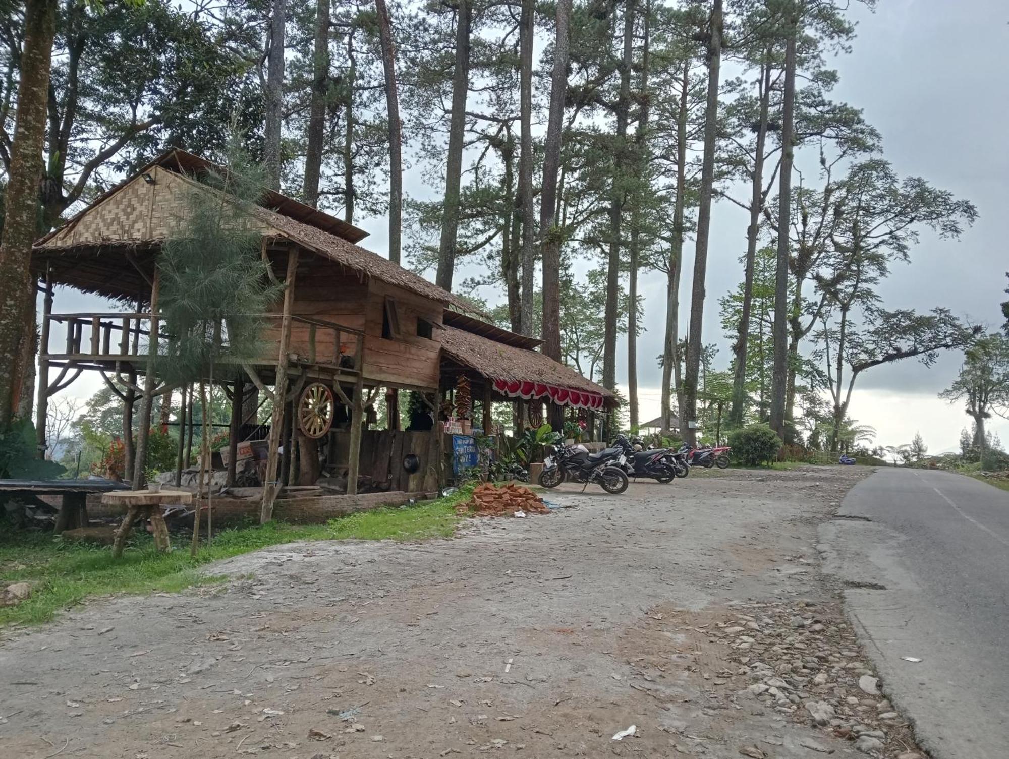 Vulkaan Homestay Berastagi Buitenkant foto