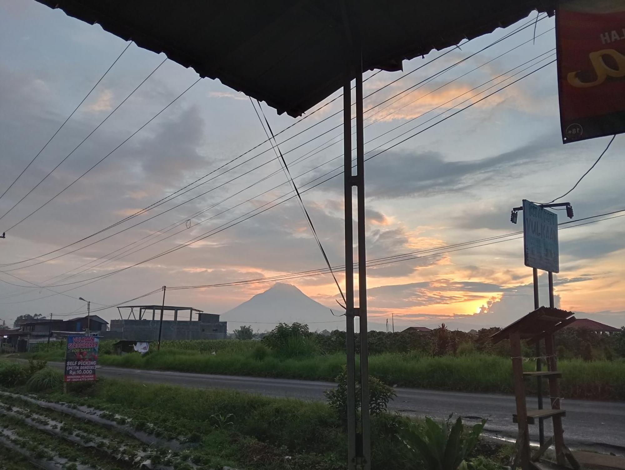 Vulkaan Homestay Berastagi Buitenkant foto