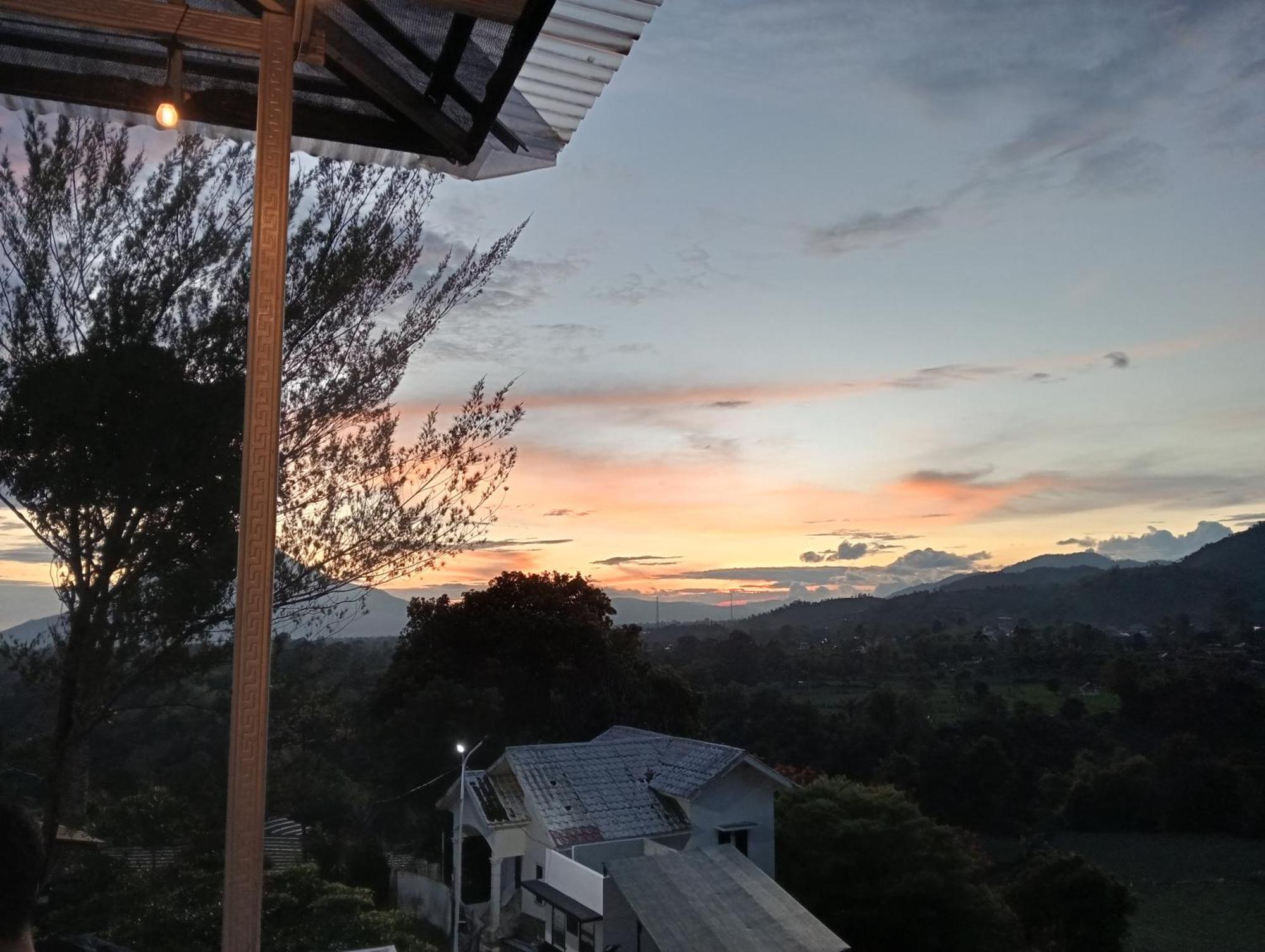 Vulkaan Homestay Berastagi Buitenkant foto