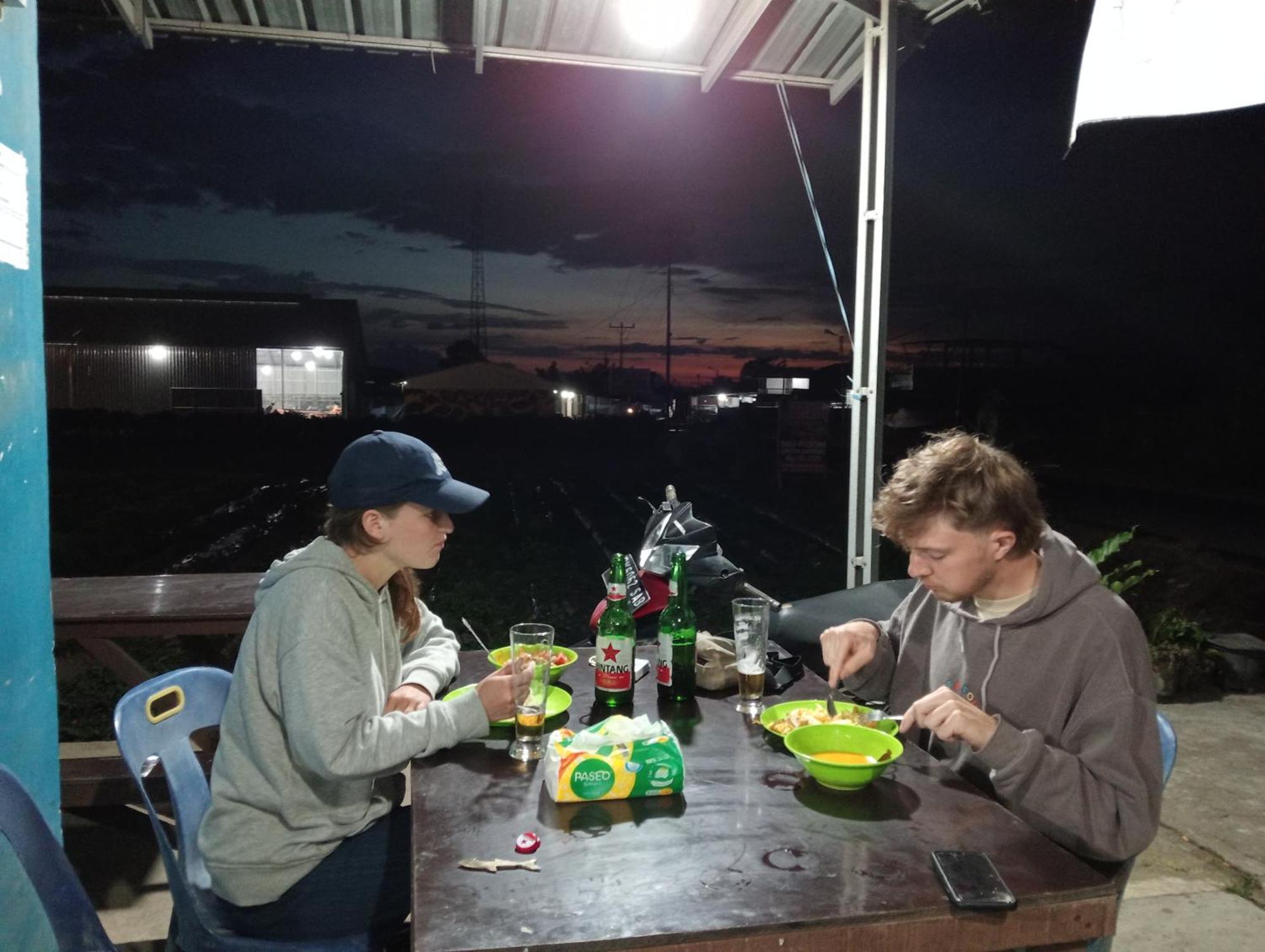 Vulkaan Homestay Berastagi Buitenkant foto