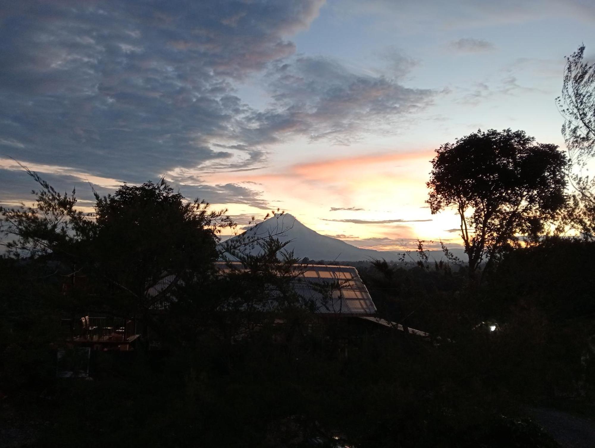 Vulkaan Homestay Berastagi Buitenkant foto
