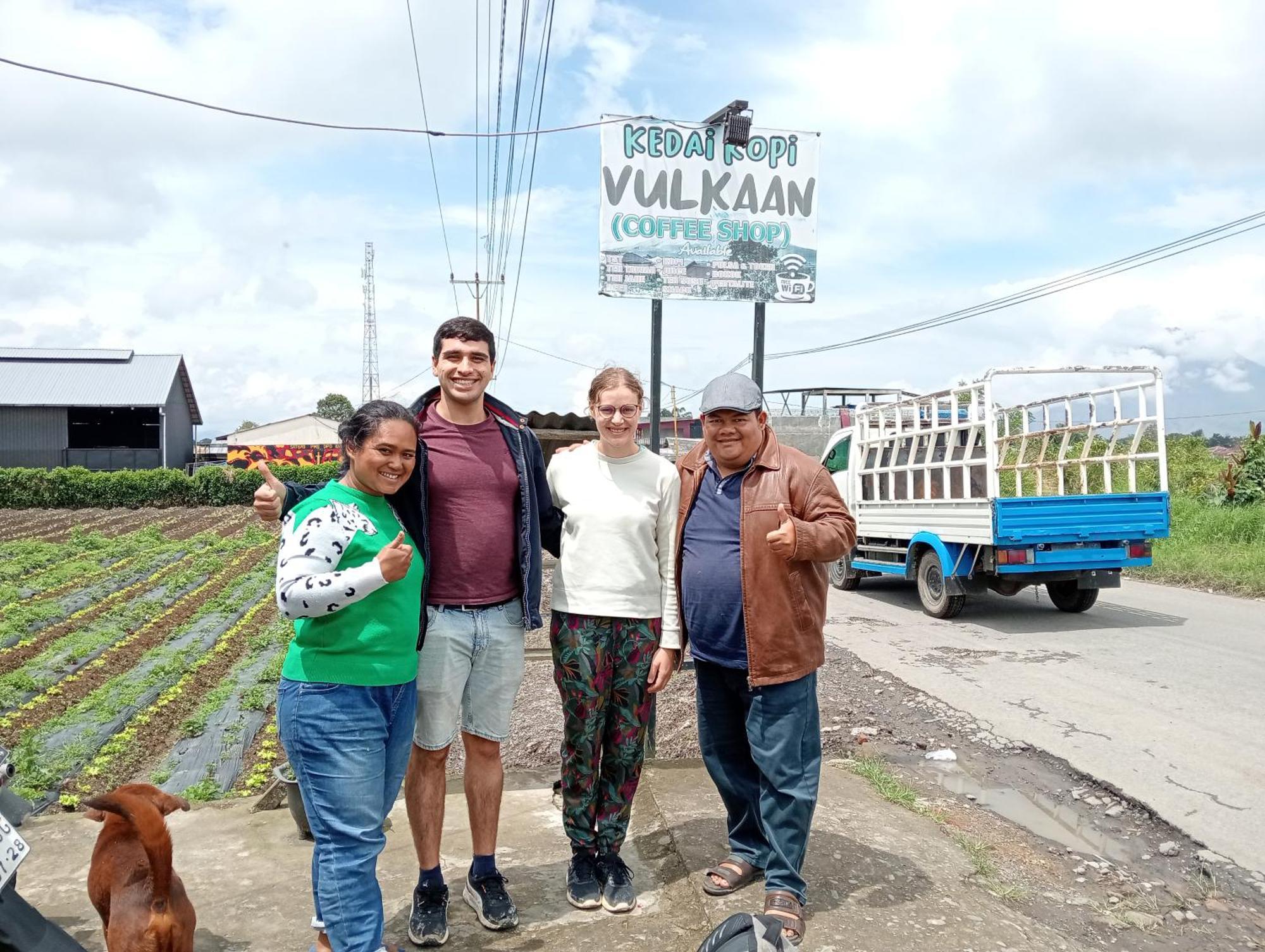 Vulkaan Homestay Berastagi Buitenkant foto