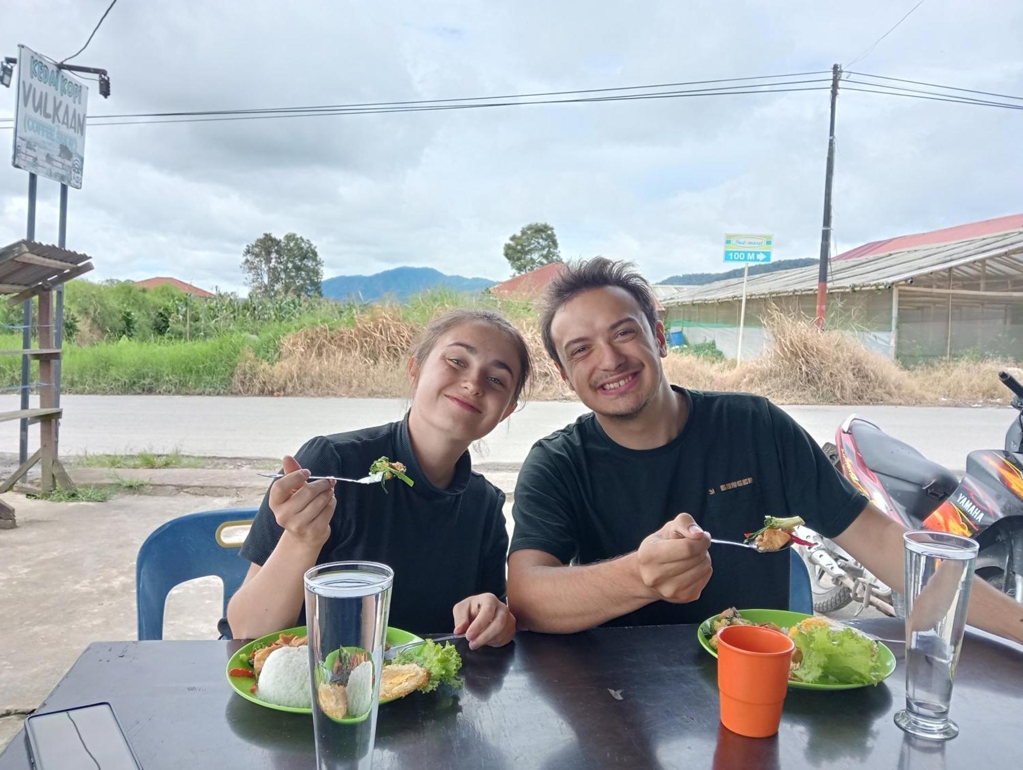 Vulkaan Homestay Berastagi Buitenkant foto
